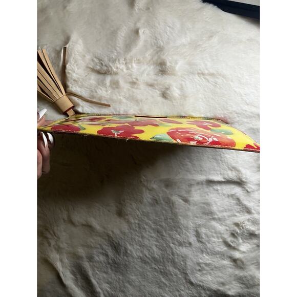 NWOT DOONEY & BOURKE VINYL FLOWER WRISTLET CLUTCH POUCH - Picture 6 of 9
